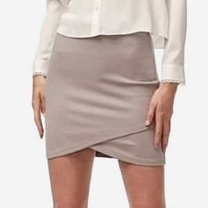 Aritzia Sunday Best Nude Women's size small skirt 2/$25